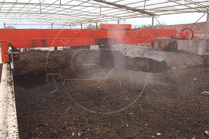Wheel type compost turner for large scale pig dung fermentation