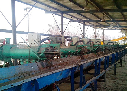 Screw dewatering machine working site