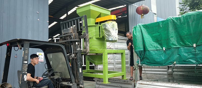 Vertical fertilizer crusher machine to Shandong client