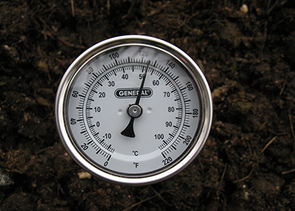 Temperature measuring device for compost making