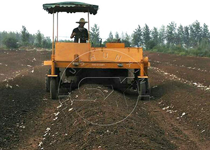 Self propelled windrow compost turner for small scale fertilizer fermentation