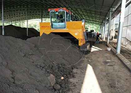 Crawler type compost windrower for cow dung fermentation