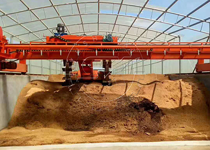 Wheel type composting machine for large scale cattle waste disposal