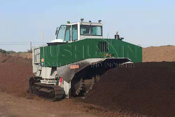 Hydraulic windrow compost machine for cow dung disposal