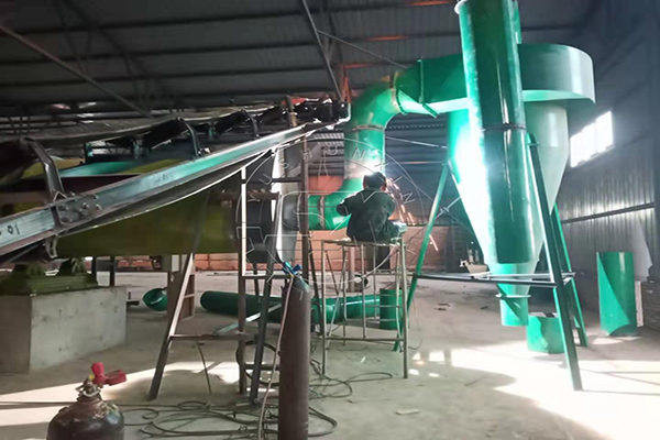 Cyclone collector for fertilizer production