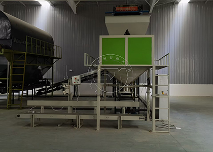 Single bucket bagging machine for small scale compost powder