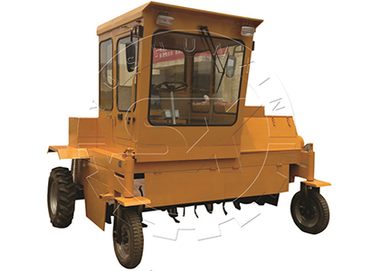 Self-propelled compost machine with driving cab