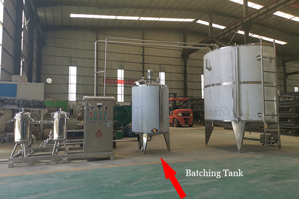 Batching tank for bio liquid fertilizer production