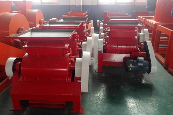 Urea fertilizer crusher with red color