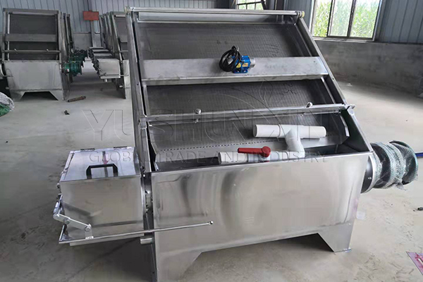 Inclined screen solid-liquid separator for fertilizer dewatering