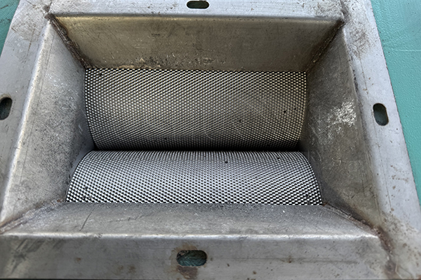 Roller sheets for fertilizer granules pressing
