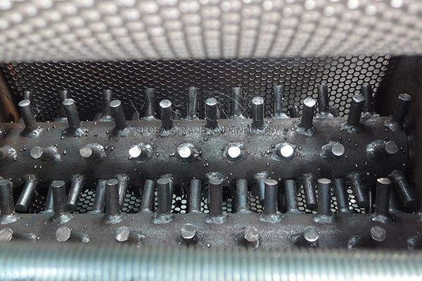 Stirring teeth on double roller press machine