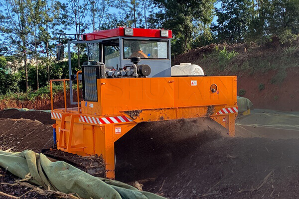 crawler type windrow compost turner working