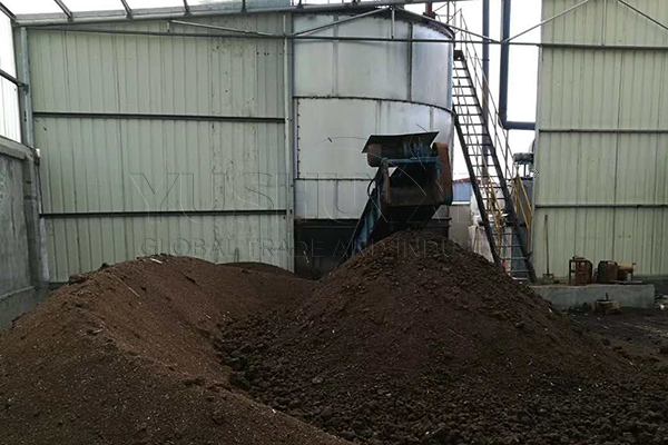 Chicken litter compost from fertilizer fermentation tank