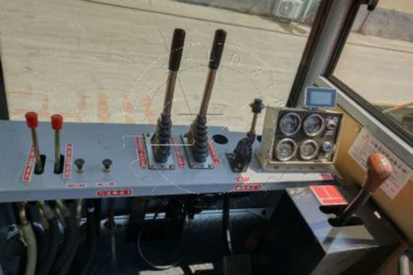 Control system of Crawler type windrow compost turnerControl system of Crawler type windrow compost turner
