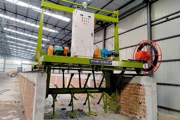 Groove compost turner for economical cost chicken litter fermentation
