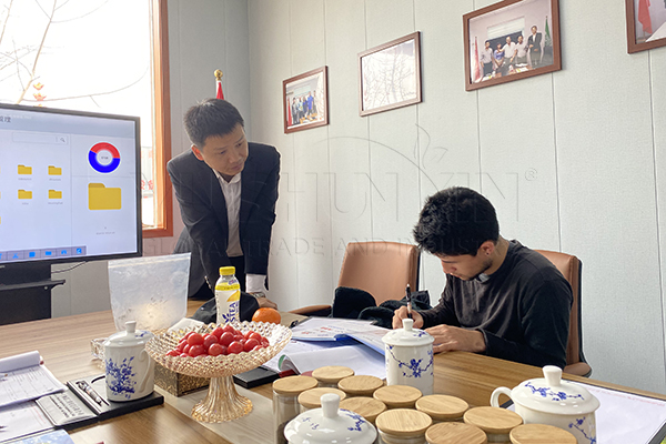 Ecuador customer come to YUHSHUNXIN fertilizer factory