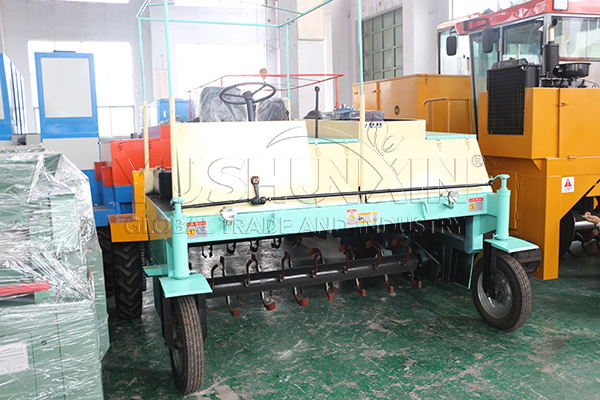 Ecomical small scale compost turning equipment