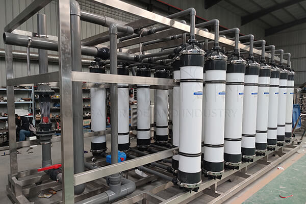 Composants de membrane ultrafiltration pour la fabrication d'engrais solubles liquides