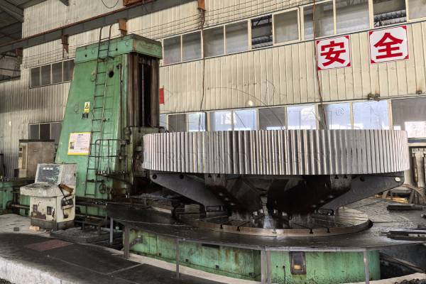 large gear hobing equipment