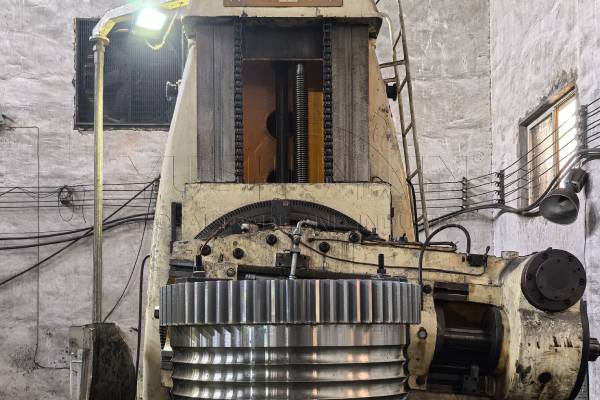 small gear hobbing machine