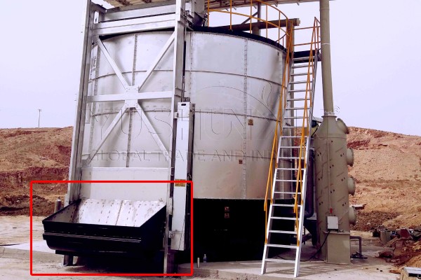 loading bucket for material feeding into in-vessel compostor