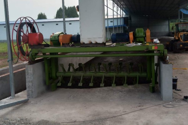 groove compostor for economical cow manure decomposition