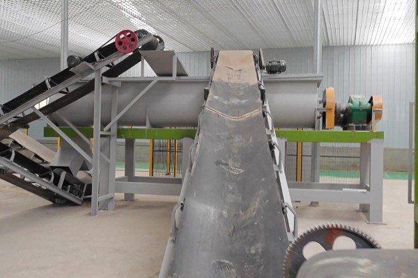 mixing NPK materials evenly